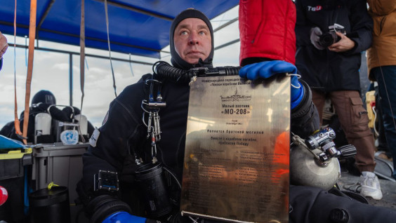 A Tribute to the Crew of the MO-208 Boat, Who Died in 1942, was Paid in the Gulf of Finland.