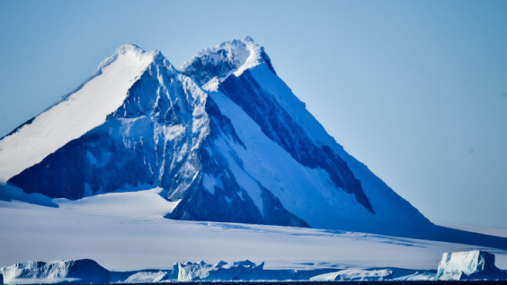 "Admiral Vladimirsky" specified the location of the south magnetic pole