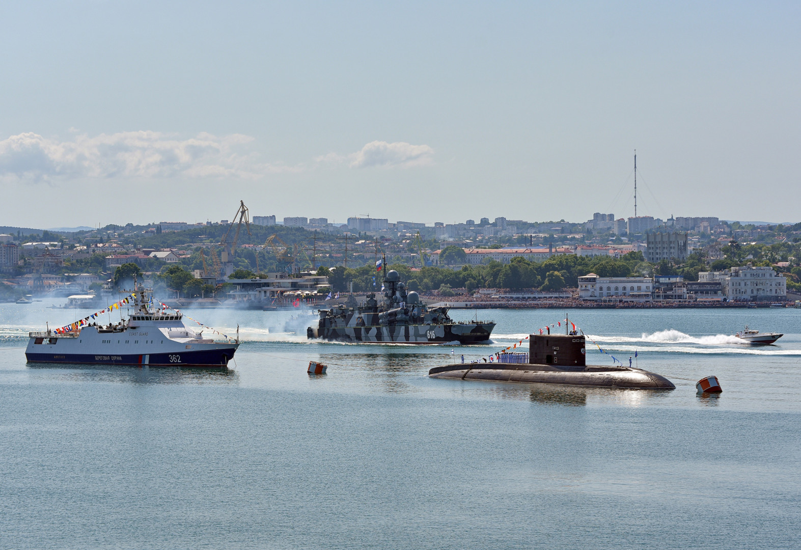 Военно-морской парад в Севастополе