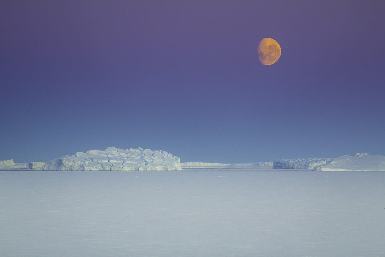 Лунно-ледяное безмолвие. Фото: Дмитрий Резвов, участник фотоконкурса РГО 