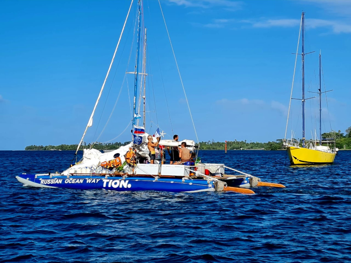 Кругосветка РГО выходит с Таити. Фото участников экспедиции