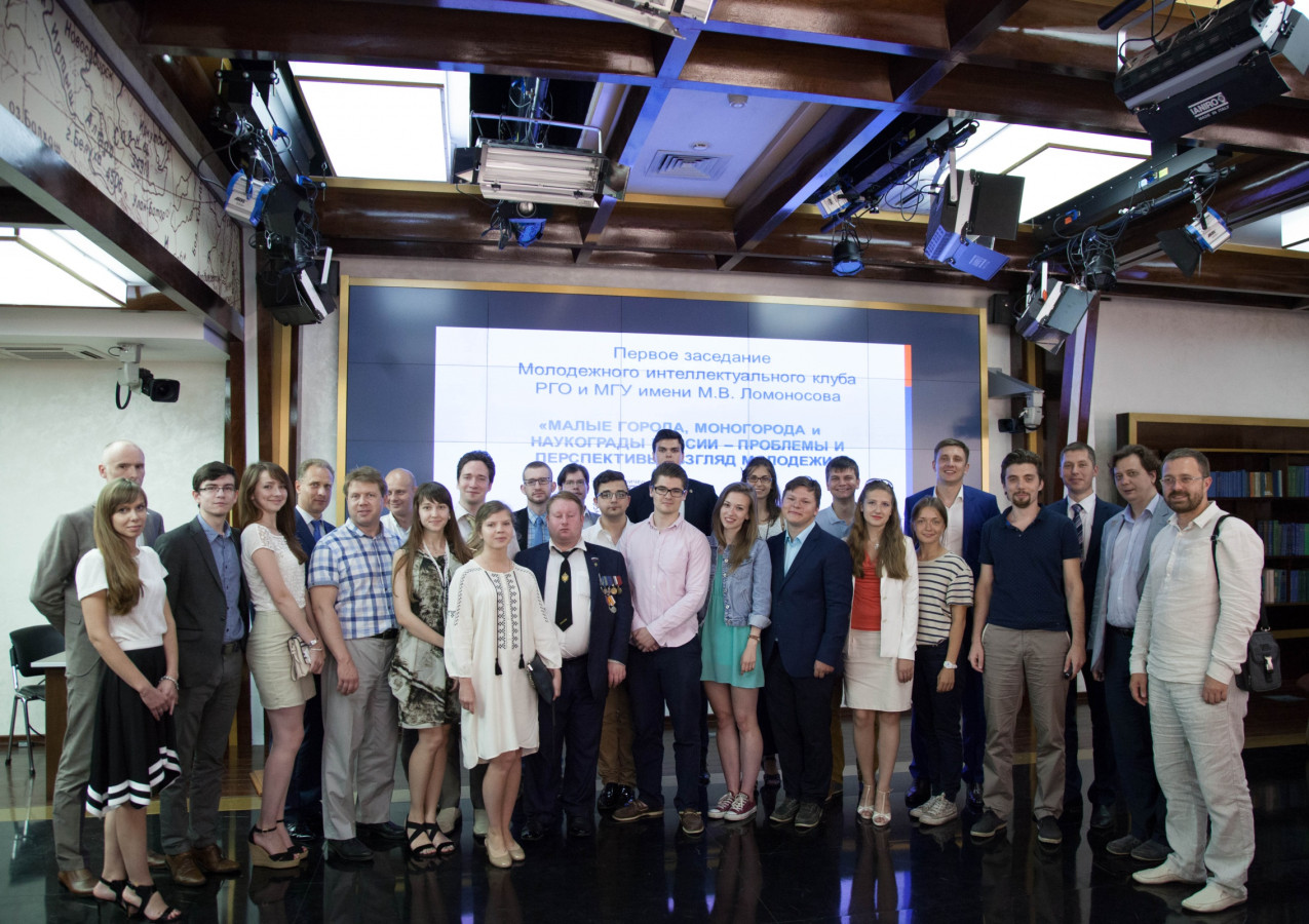 Участники первого заседания Молодёжного интеллектуального клуба. Фото: Алёна Александрова