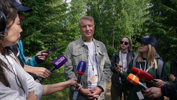 Герман Греф провёл экскурсию на алтайской экотропе