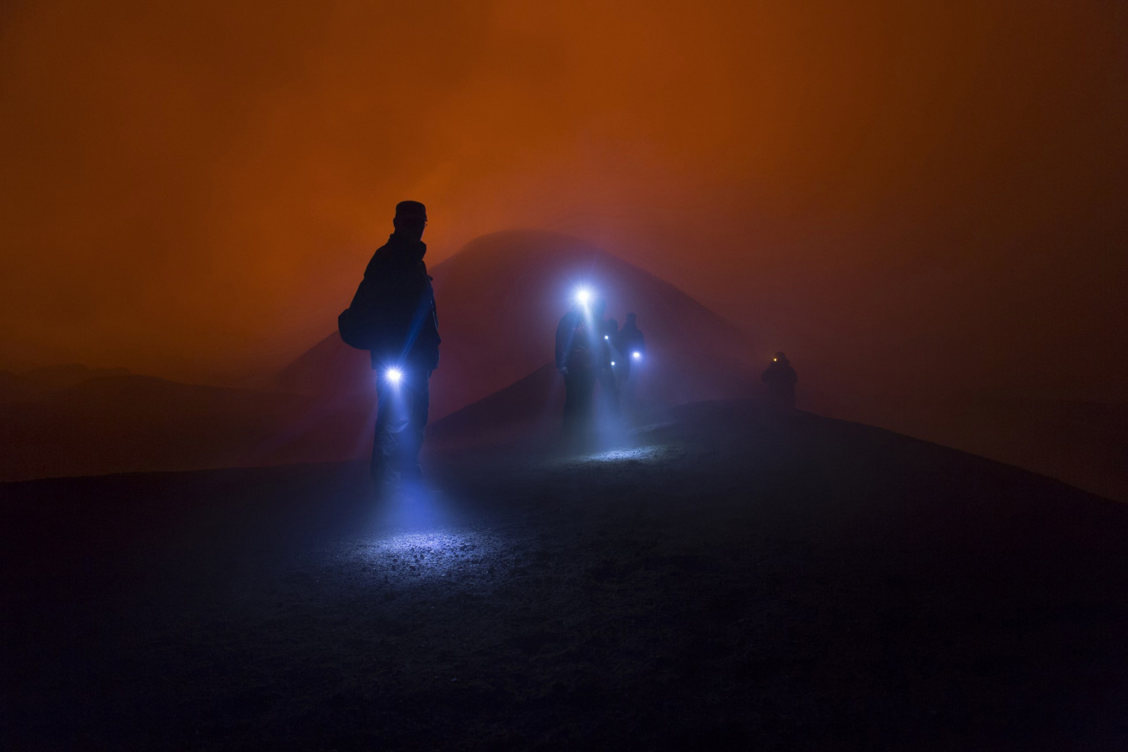 Туристы на вулкане  Плоский Толбачик