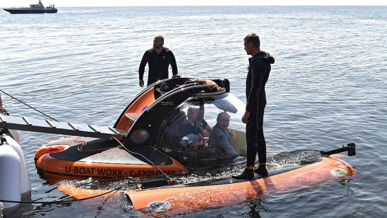 Путин в батискафе спустился к месту гибели подлодки в Финском заливе