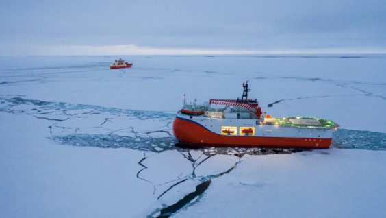“Akademik Treshnikov” Approaches “North Pole” Platform