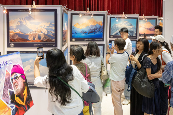 Выставка РГО «Букет вершин. Великие горы мира» открылась в Китае