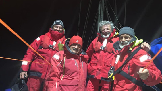 Яхта "Сибирь" подаёт сигналы SOS из Антарктиды