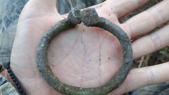 Археологи приступили к разгадке тайны фибулы из городища Унорож