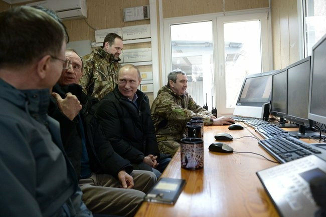Владимир Путин в  Центре разведения и реабилитации переднеазиатского леопарда (Сочинский национальный парк, 4 февраля 2014)