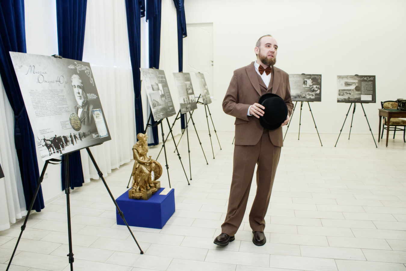 На открытии выставки. Фото: пресс-служба Донецкого республиканского краеведческого музея