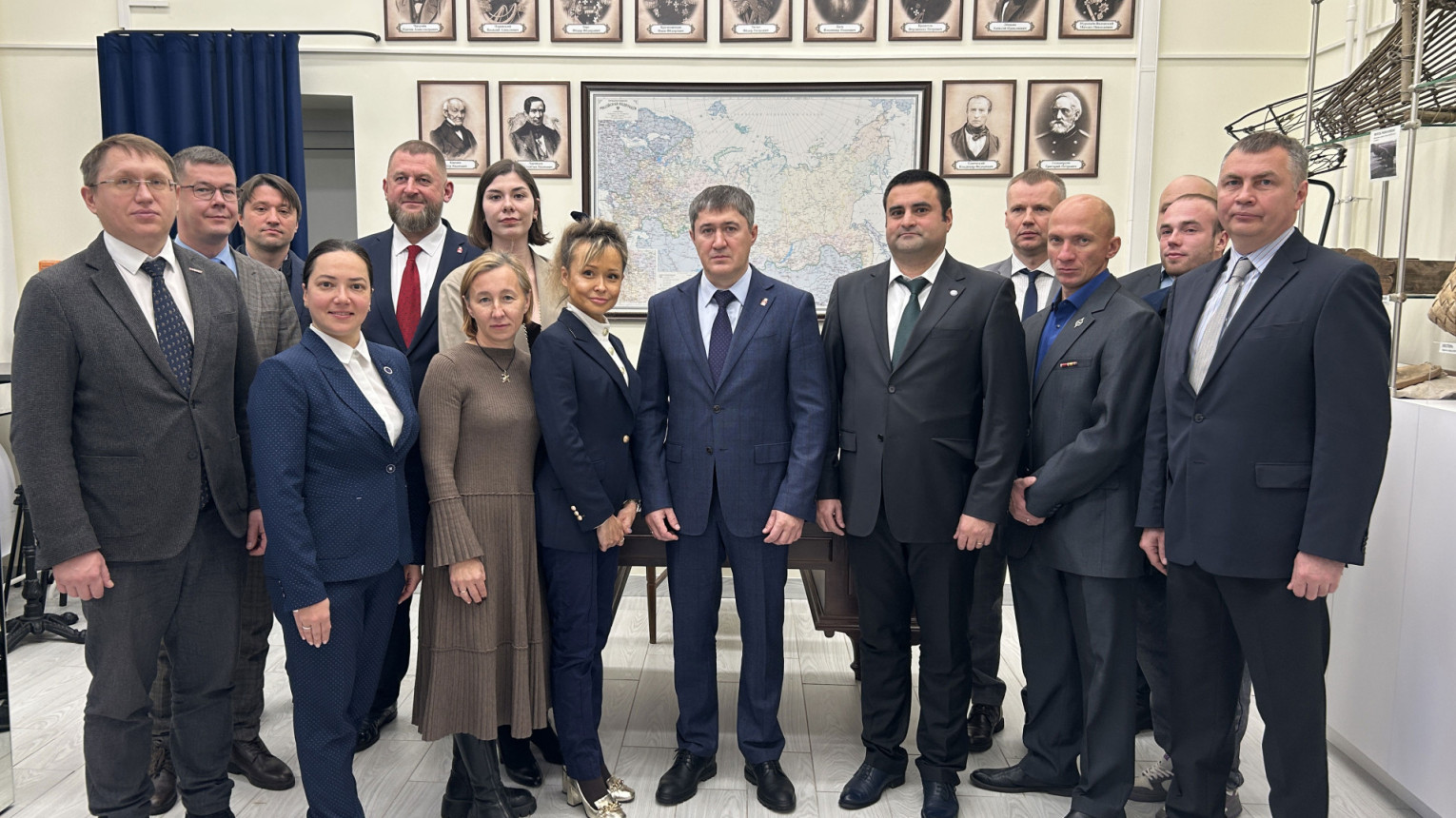 Участники церемонии открытия региональной Штаб-квартиры РГО в Перми. Фото: пресс-служба губернатора Пермского края