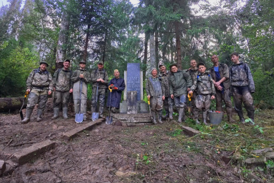 В Новгородской области подняли и перезахоронили останки красноармейцев