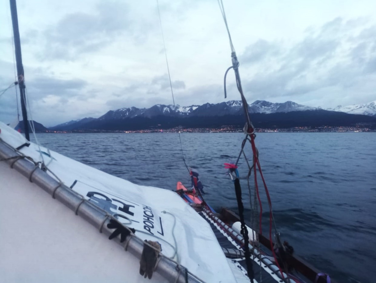 Тримаран кругосветки РГО подходит к Ушуае. Фото участников экспедиции