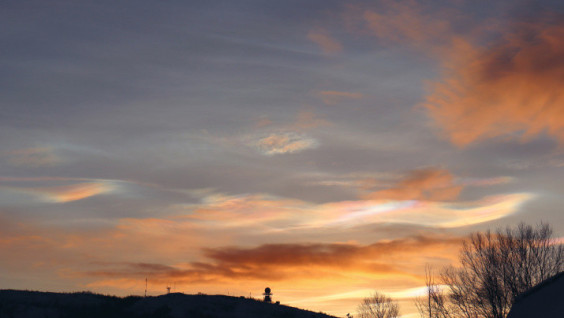 Mother-of-Pearl Clouds Appear in the Sky Over Murmansk