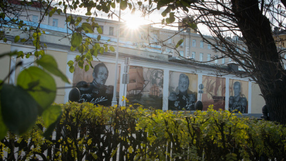 Graffiti portraits of Mikhail Lazarev, Faddej Bellingshausen and Ivan Krusenstern appeared in the center of Moscow