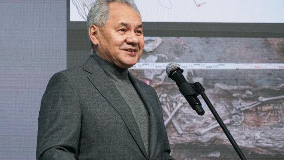 Сергей Шойгу представил гостям фестиваля «Народы России и СНГ» фильм о Туве