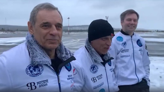 Члены РГО впервые в мире совершили парашютный прыжок из стратосферы на Северный полюс