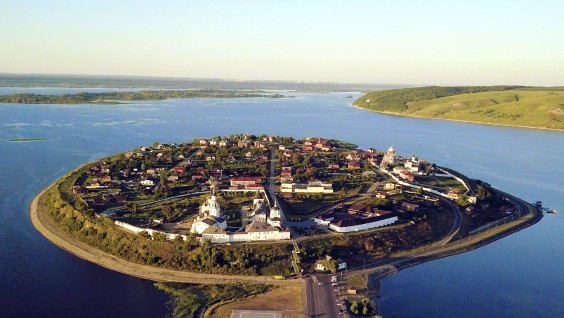 Топ-10 малых городов для путешествия этим летом