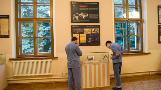 Девять выставочных экспозиций РГО переданы госпиталям Минобороны