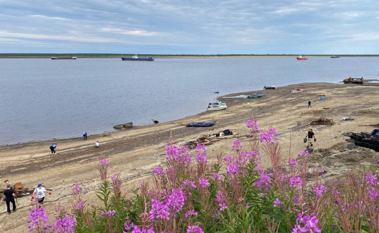 Добровольцы РГО восстанавливают экосистему одного из самых северных сел России
