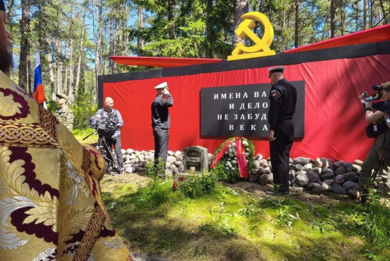 На острове Гогланд установили звонницу в память о погибших моряках-балтийцах