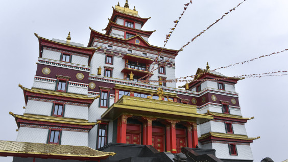 В Туве открылся крупнейший в России буддийский монастырь