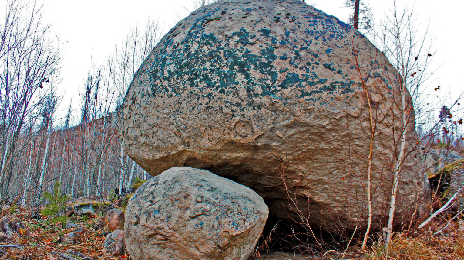 Не исключено, что найденные на Южном Урале, шарообразные граниты являются самыми крупными в мире. Фото: Федор Жижилев