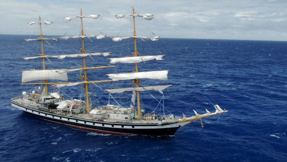 Российские парусники повторяют маршрут первооткрывателей Антарктиды