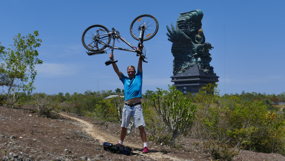 Как добраться из России в Индонезию на велосипеде