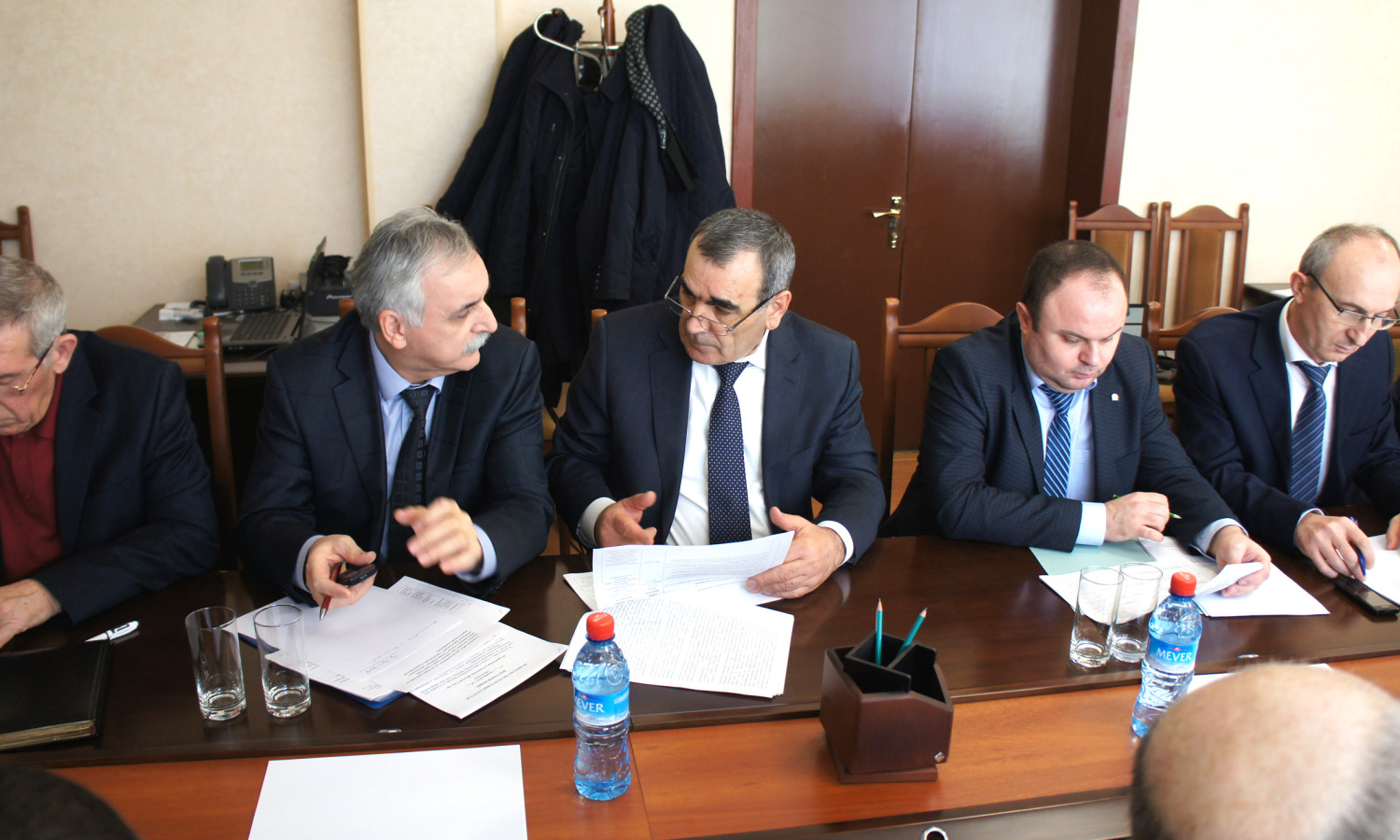 Шарафудин Алиев на совещании