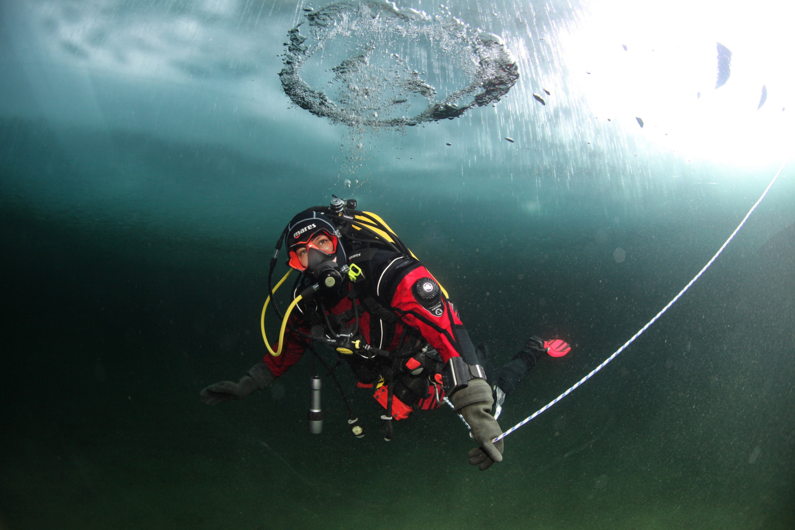 Второе погружение подводного исследовательского отряда Русского географического общества на полюсе холода Северного полушария Земли (8-10 марта 2014 года)