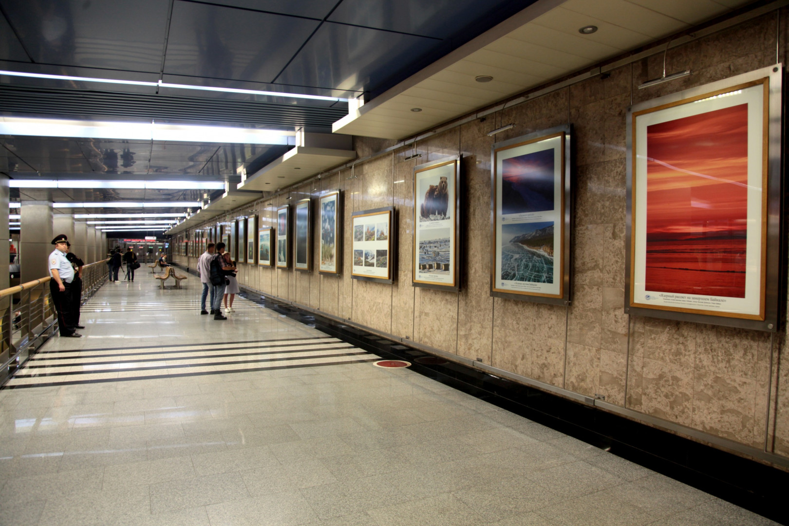 "Самая красивая страна" в московском метро
