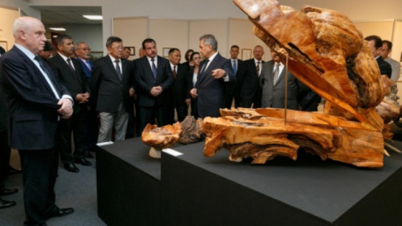 Sergei Shoigu: a Sculptor and Painter
