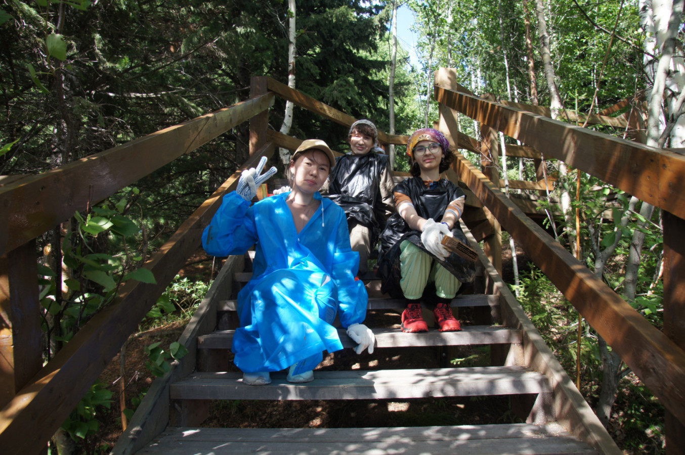 Участники смены проекта «Заповедное дело РГО» в природном парке «Самаровский чугас». Фото: Мария Сушина