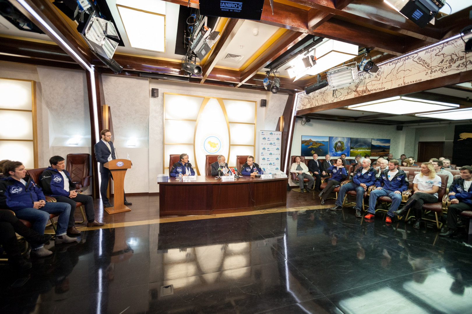 Пресс-конференция, посвященная завершению экспедиции "Антарктида. Клуб лидеров 2015"