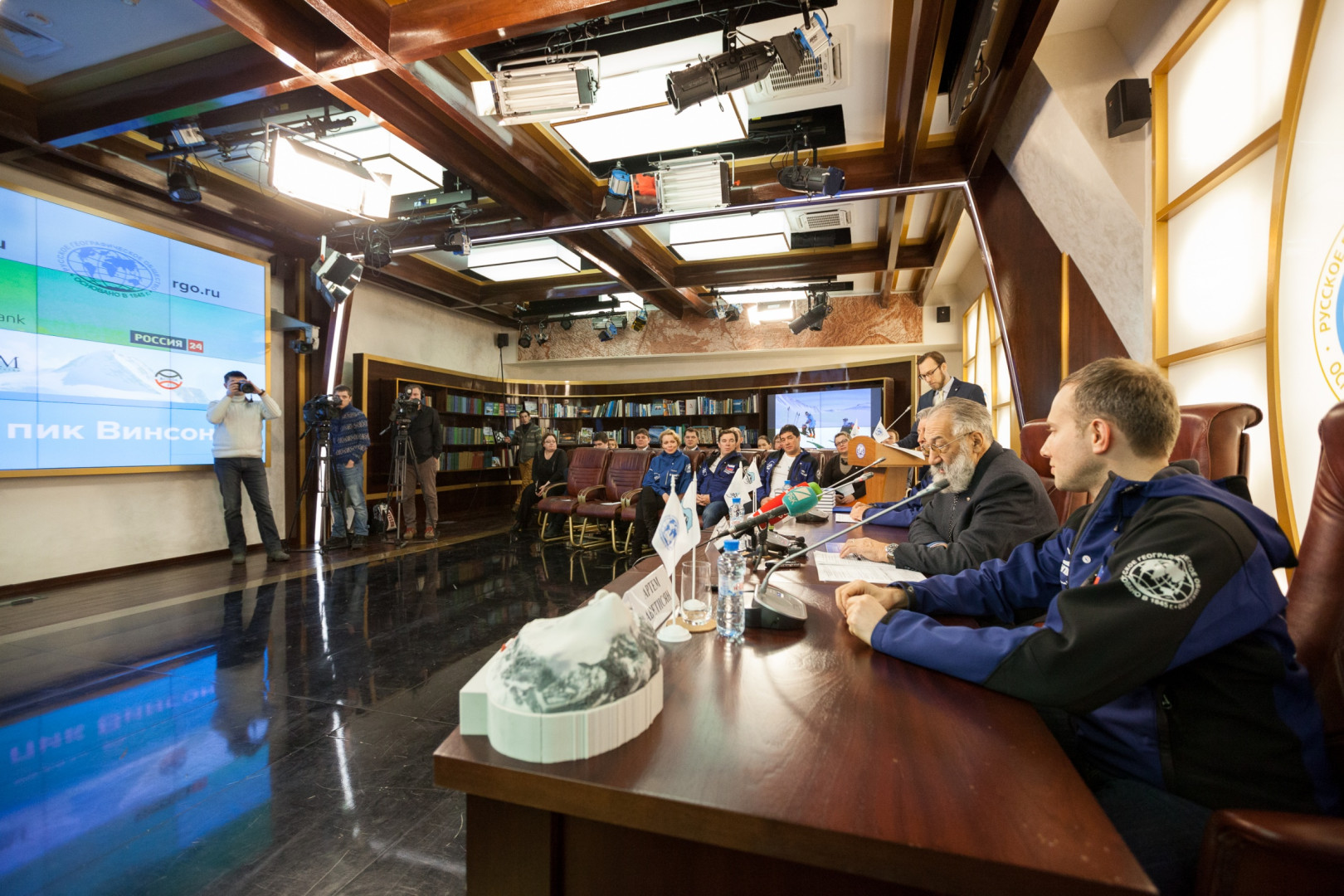 Пресс-конференция, посвященная завершению экспедиции "Антарктида. Клуб лидеров 2015"