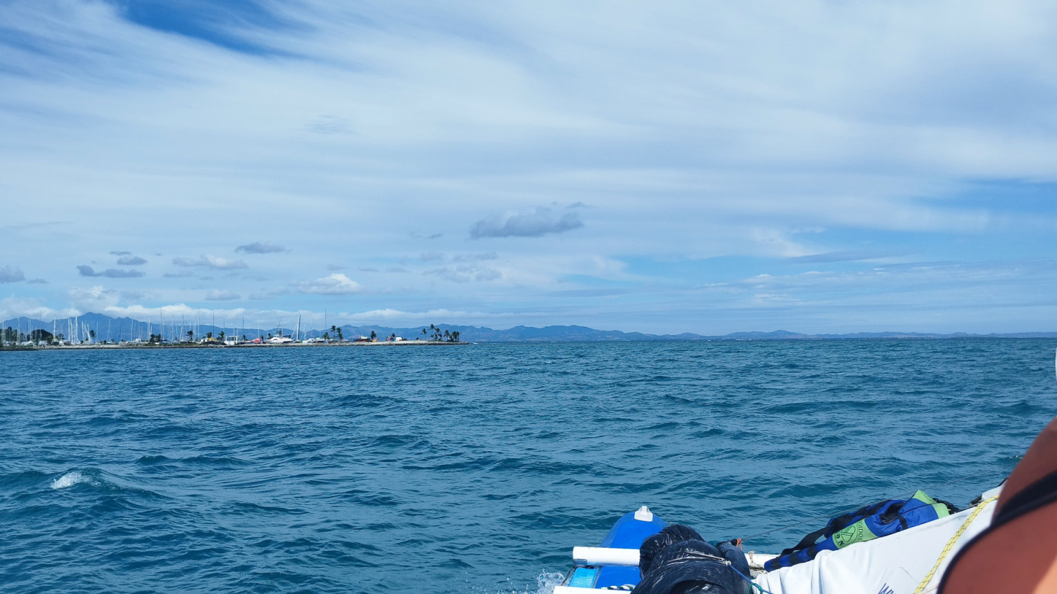 Впереди по курсу виден остров Вити-Леву. Фото участников экспедиции