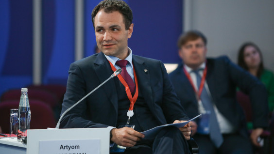 Артём Манукян рассказал на сессии ПМЭФ о вкладе РГО в охрану редких видов животных