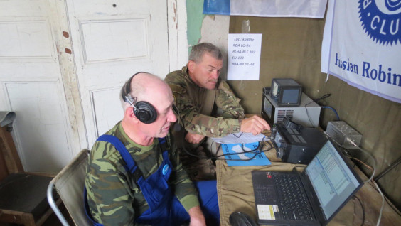 The Participants of the RGS Expedition Hold a Radio Communication Session on the "Islands of Memory"