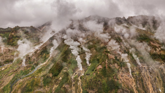 Бурлящий котел: что происходит в Долине гейзеров и какие тайны она скрывает