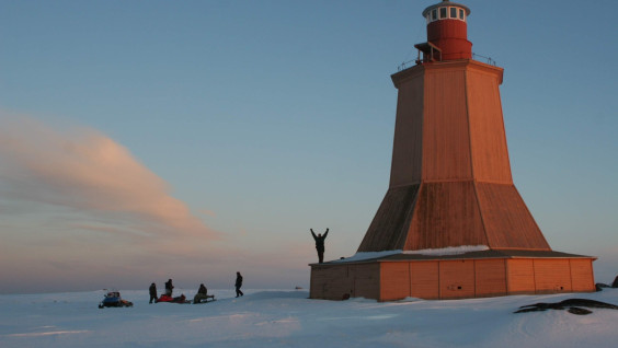 У истоков Севморпути: ученые исследуют один из старейших маяков северных морей