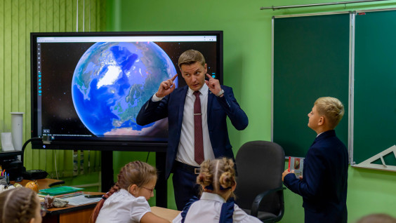 "Никаких педагогических!": как Павел Красновид стал самым знаменитым учителем географии в стране