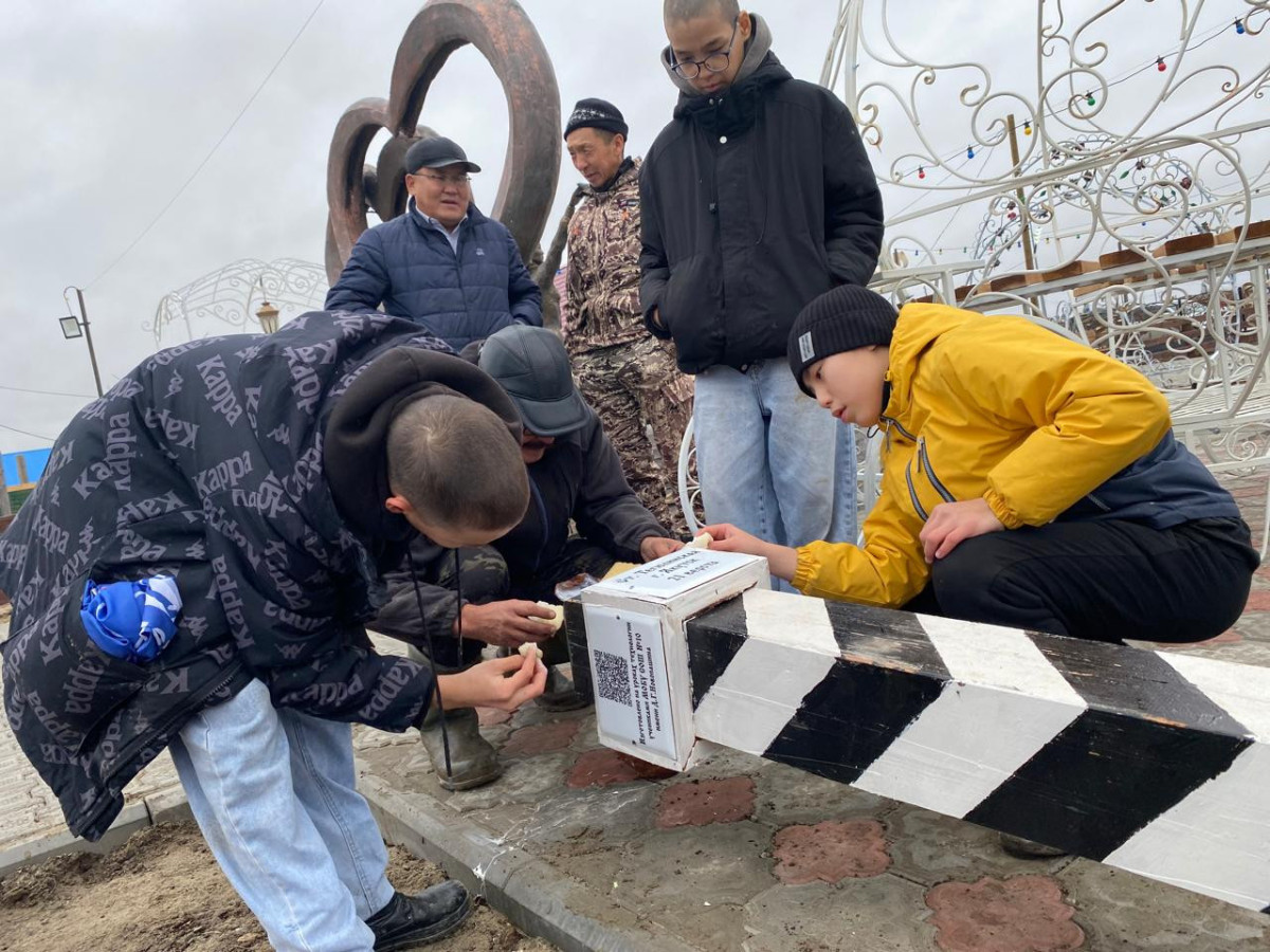 Установка верстовых столбов. Фото: Отделение РГО в Республике Саха (Якутия)