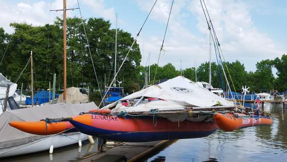 В Аргентине написали Геодиктант и спустили на воду тримаран кругосветки РГО