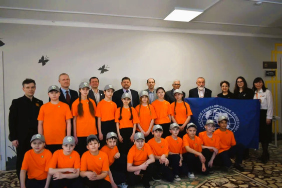 Мемориальную доску в честь заслуженного учителя Ивана Дубанова открыли в Чувашии