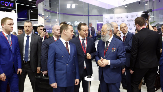 Дмитрий Медведев высоко оценил проект "Золотое кольцо Боспорского царства"