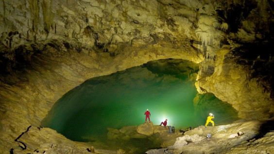 Российские спелеологи изучают пещеру Мчишта в Абхазии