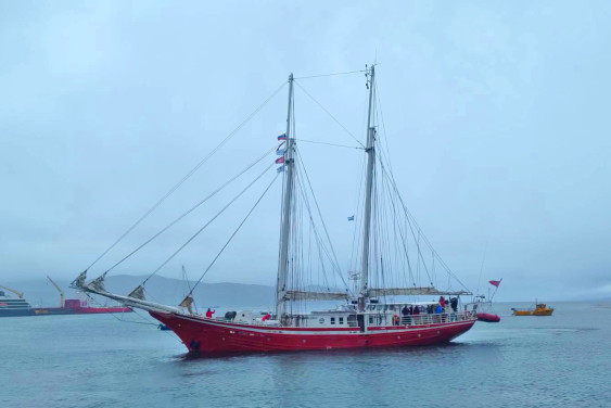 В память о великом географическом открытии: стартовала антарктическая экспедиция к «Островам россиян» 