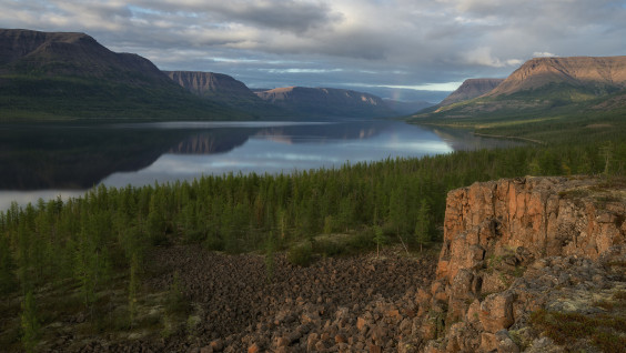 Новые путешествия с РГО: охота за северным сиянием, хакасские идолы и сибирская кухня